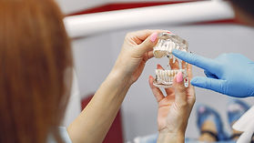 Controllo della protesi dentale fissa presso Nuovo Centro Medico Euganeo dentista a Battaglia Terme