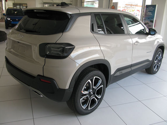 Scopri un'occasione autoJeep Avenger Avenger 1.2 Turbo 100 CV Summitda Cozza Automobili Montecchio Maggiore – Vicenza