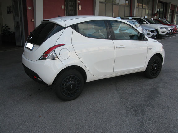 Scopri un'occasione autoLancia Ypsilon 0.9 TwinAir 85 CV 5 porte Metano Ecochic Silverda Cozza Automobili Montecchio Maggiore – Vicenza