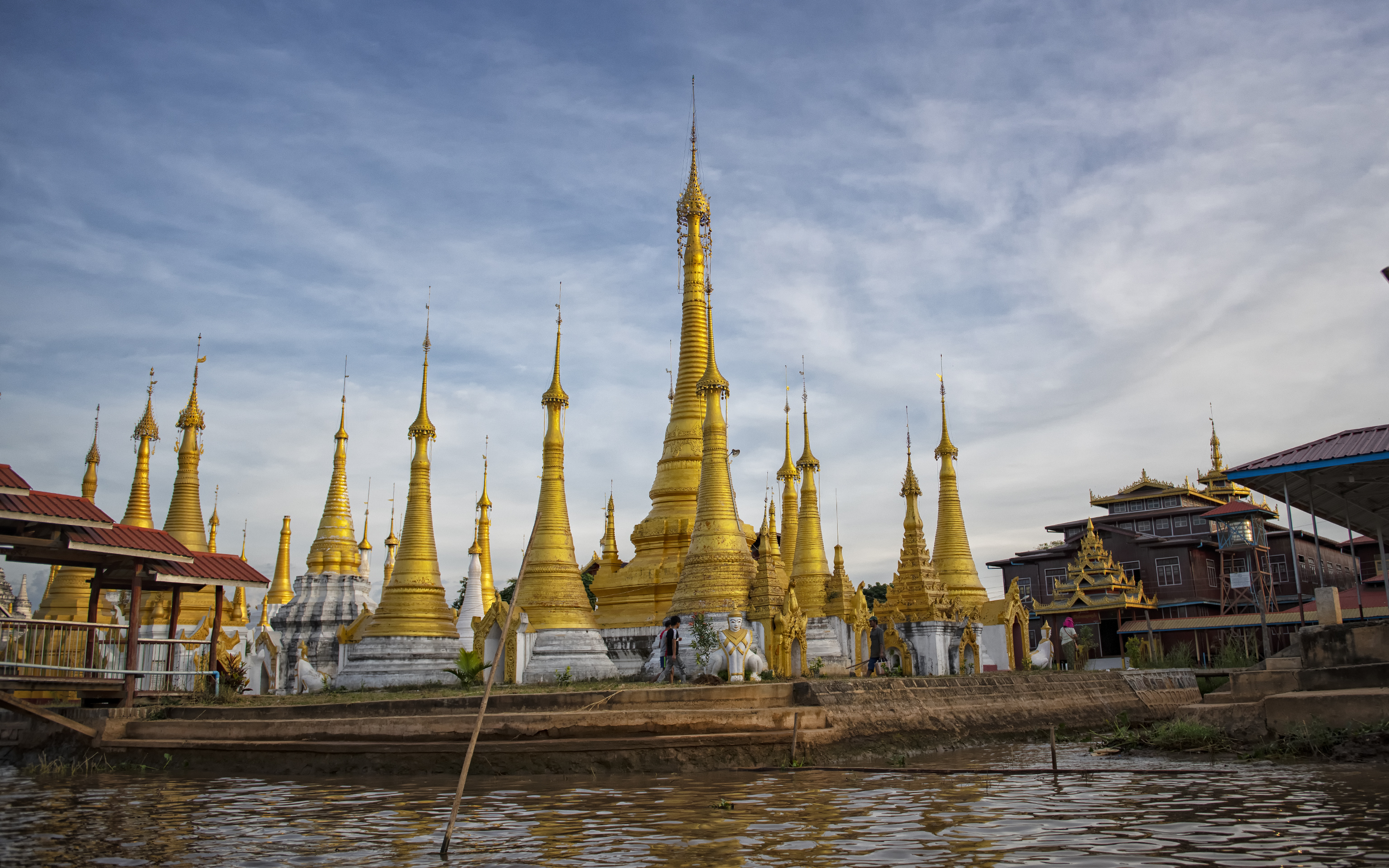 Inle lake Discovery (Indein Pagoda)