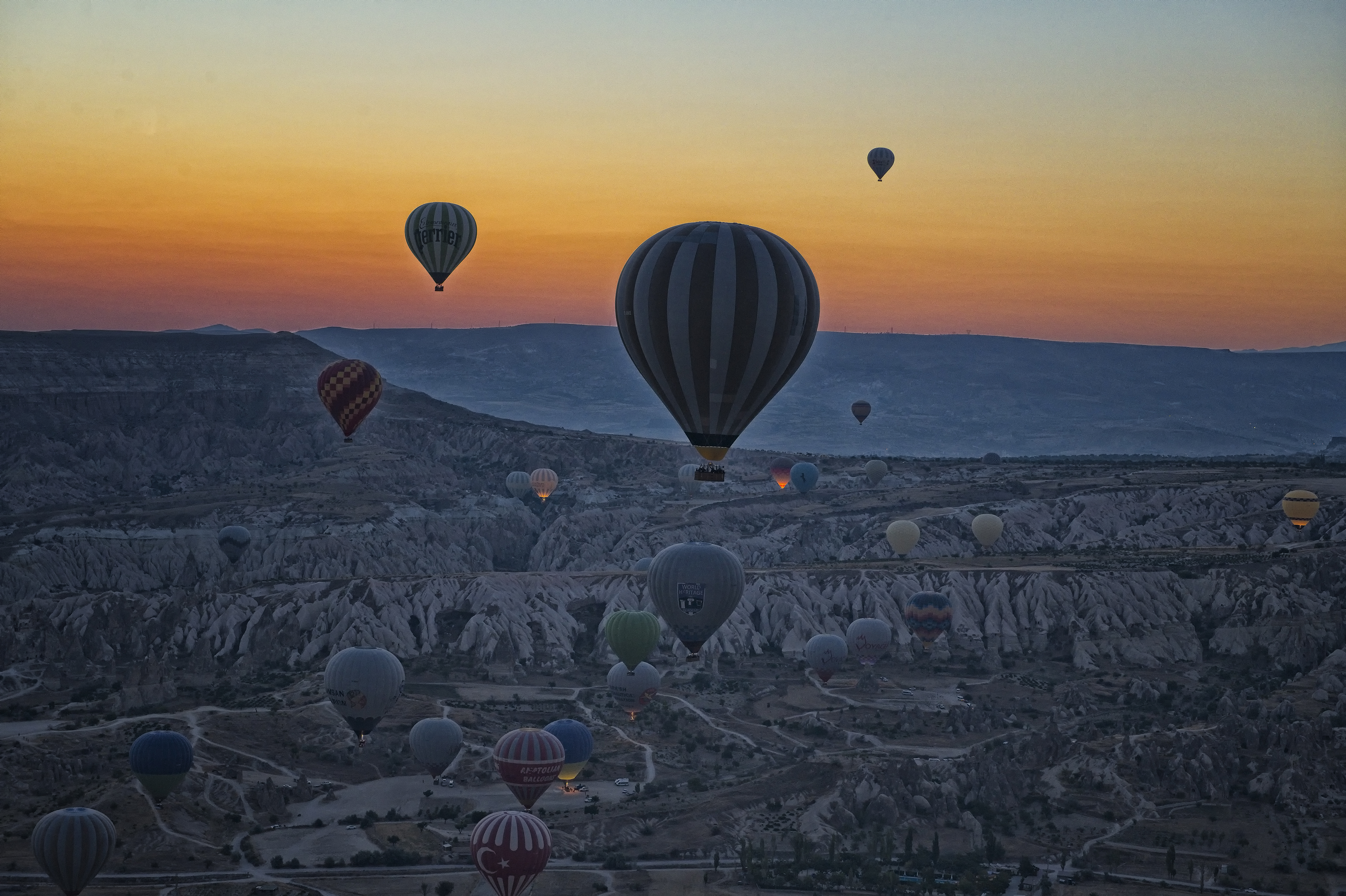 Morning balloon flight