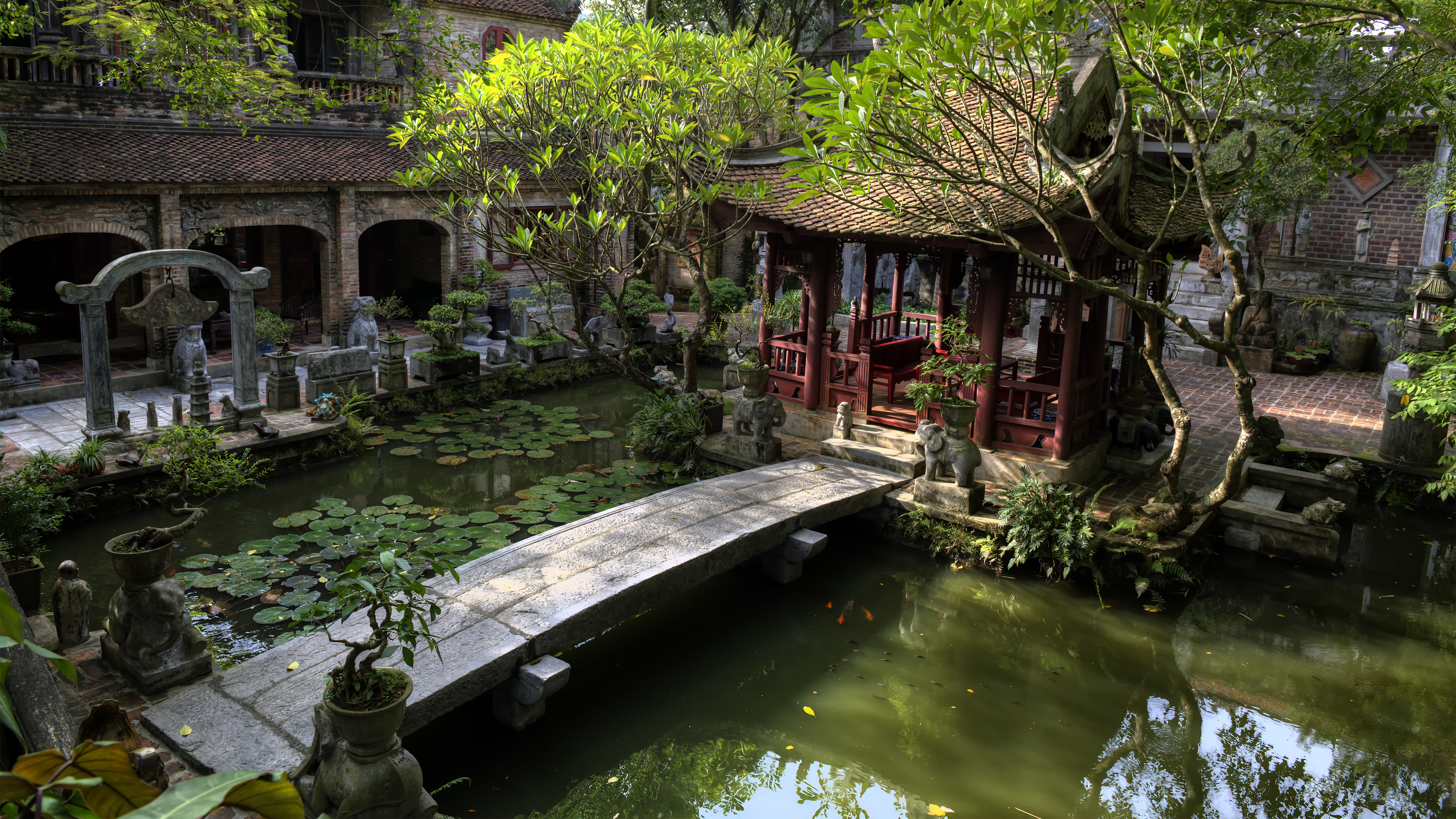 Inside the Việt Phủ Thành Chương
