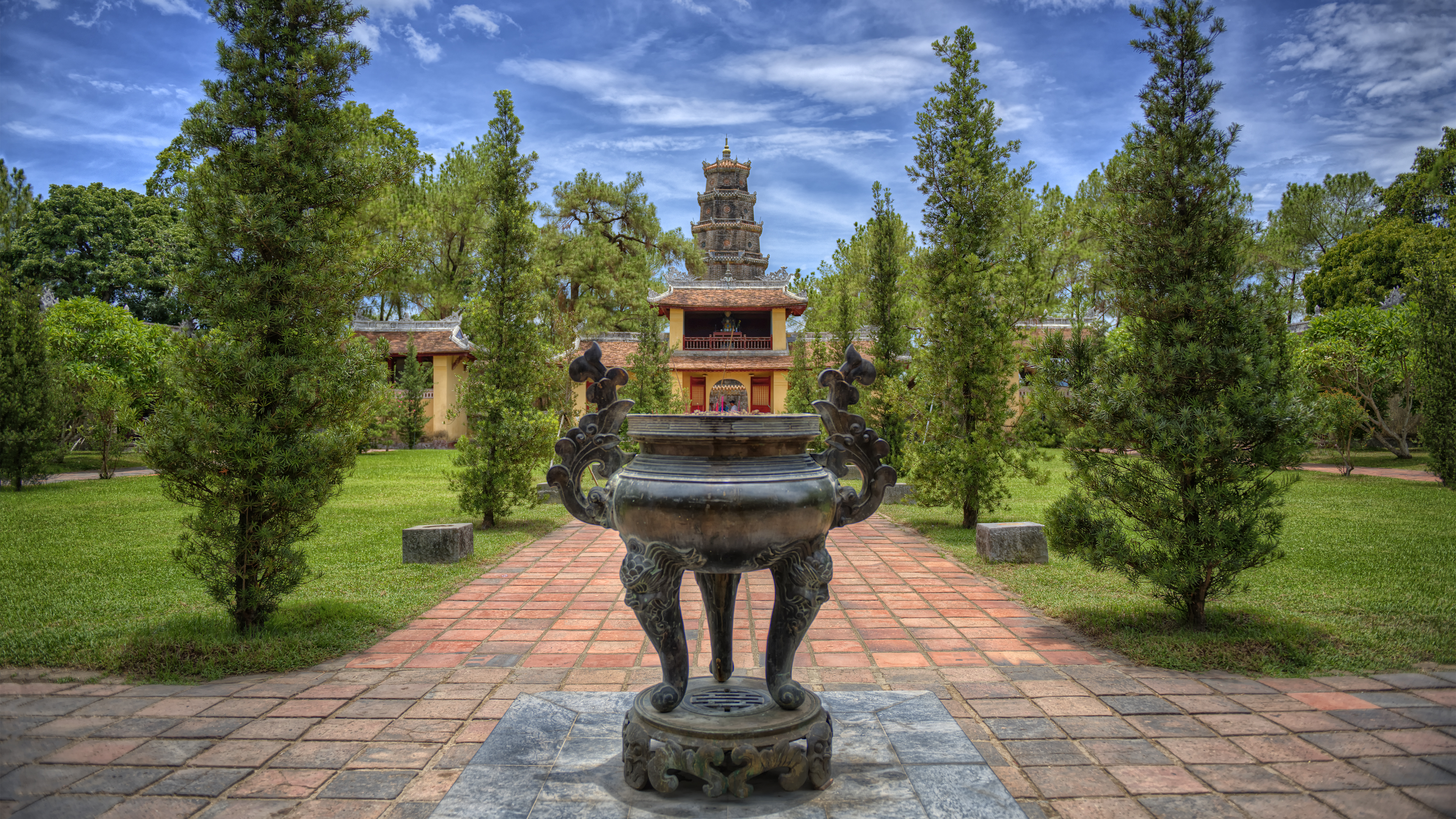 The Pagoda of the Celestial Lady
