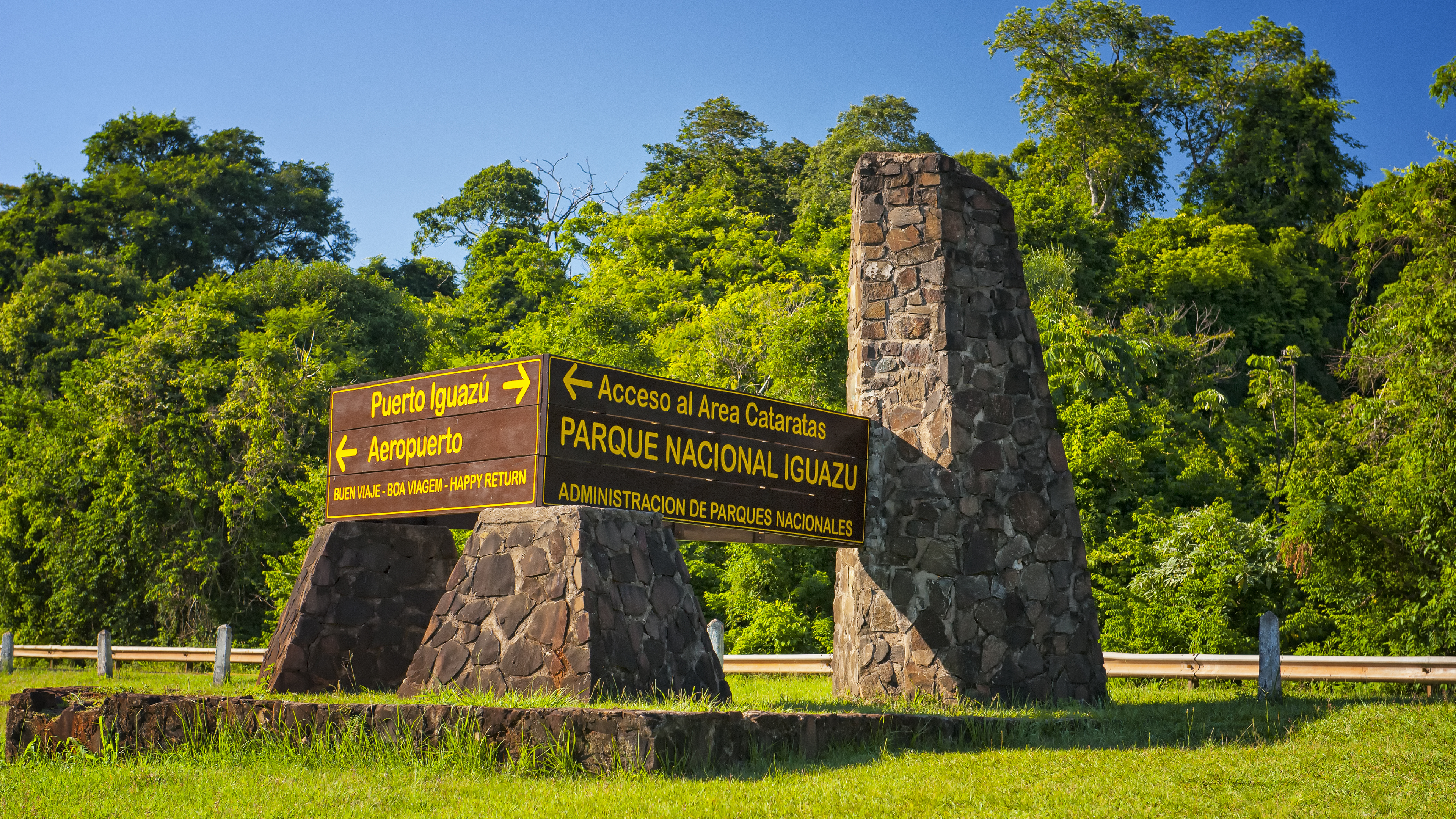 Entrance to Foz do Iguaçu