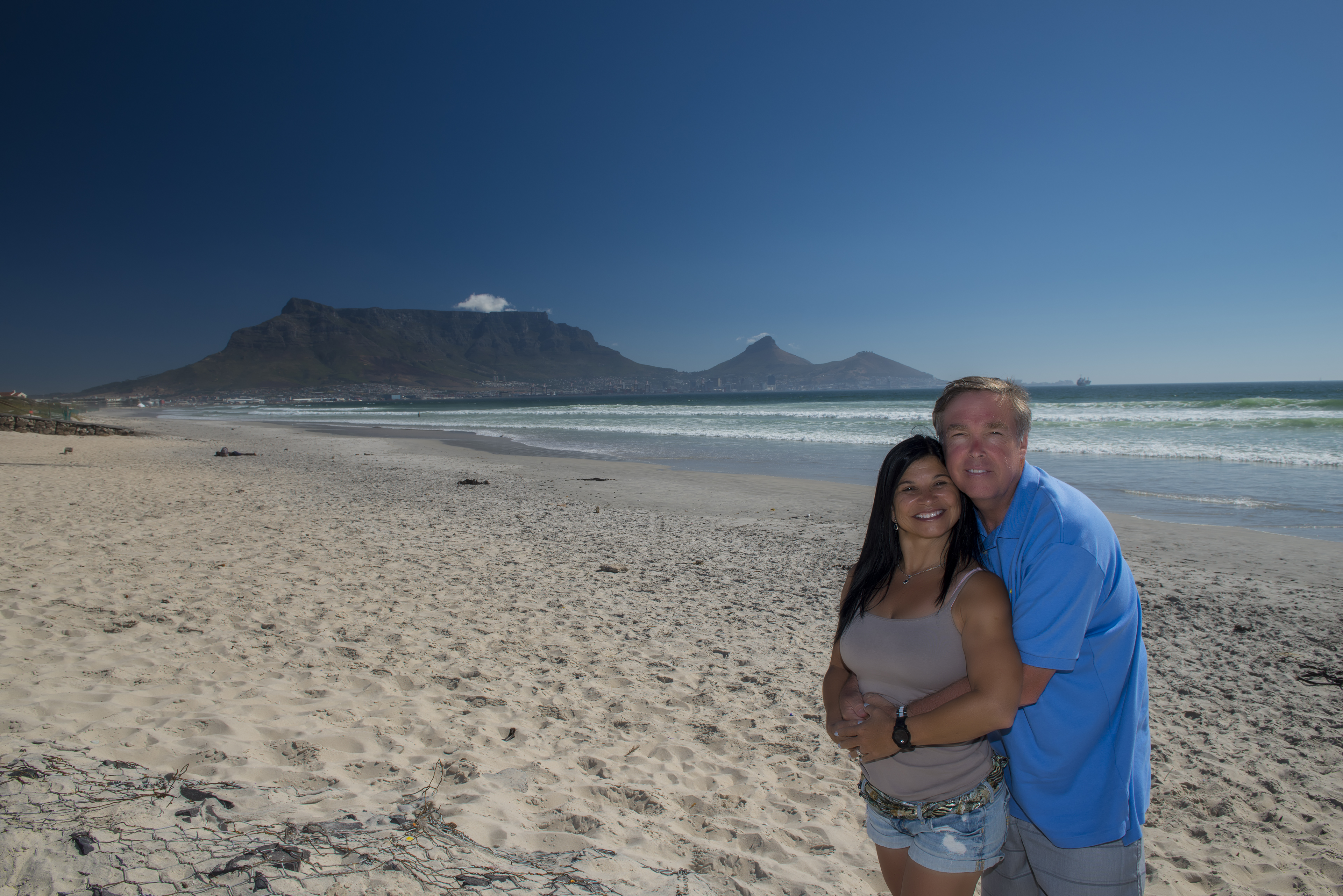 Happy couple with Table Mountain