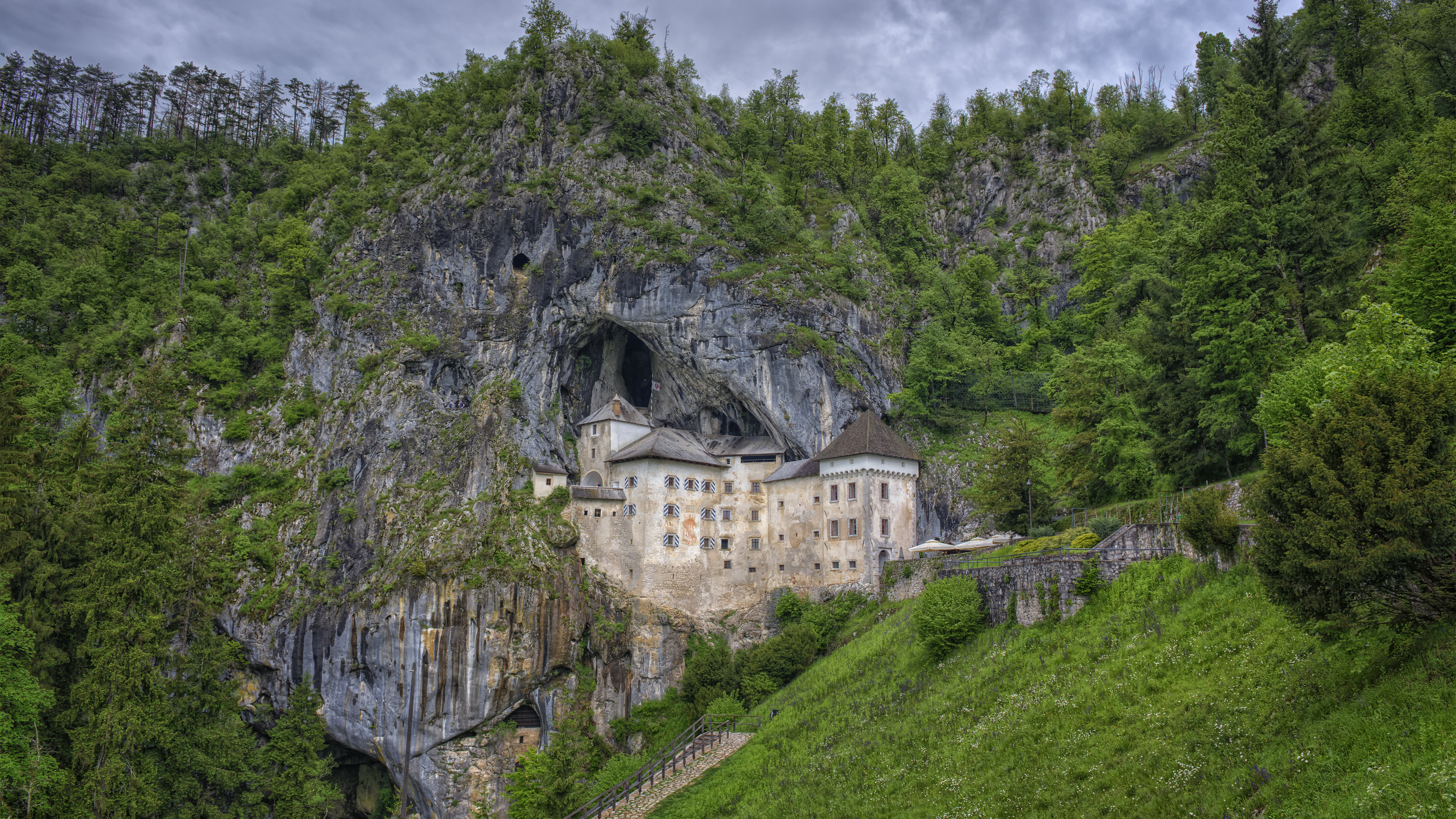Predjama Castle