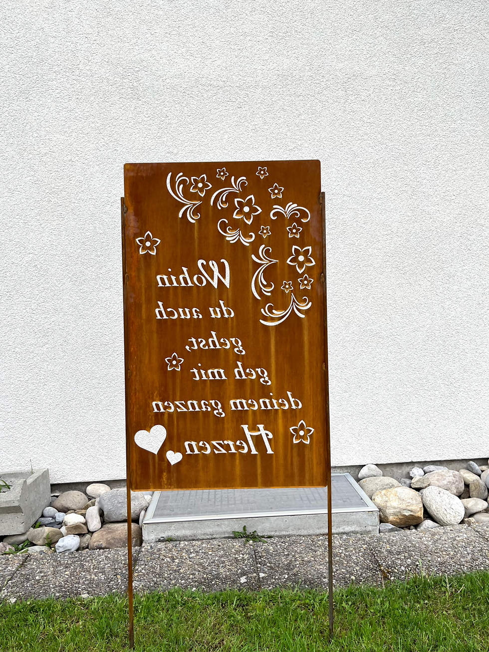 Miniaturbild: Wohin du auch gehst Schild an Stäben