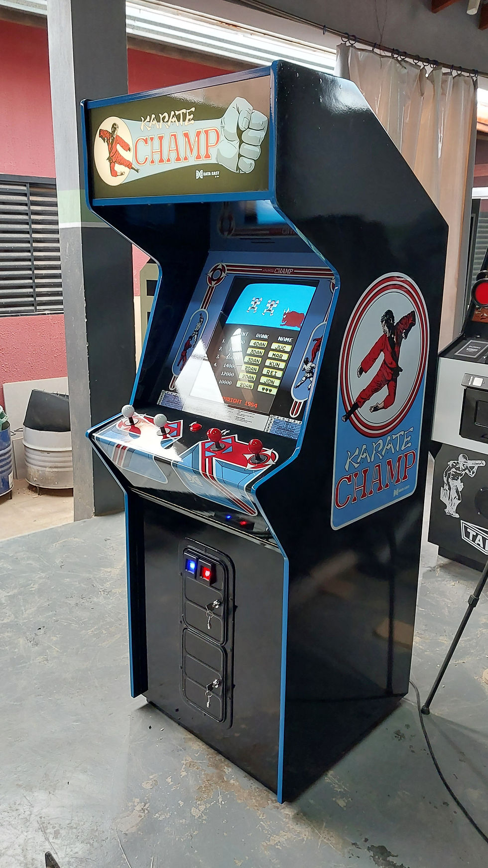 Gabinete Clássico CRT 20" Karate Champ