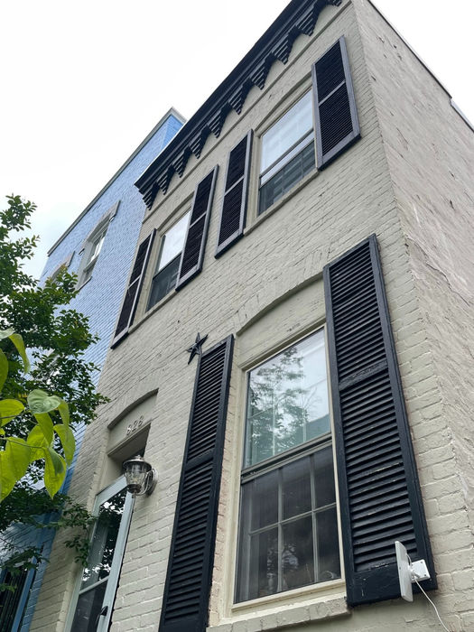 828 25TH STREET NW