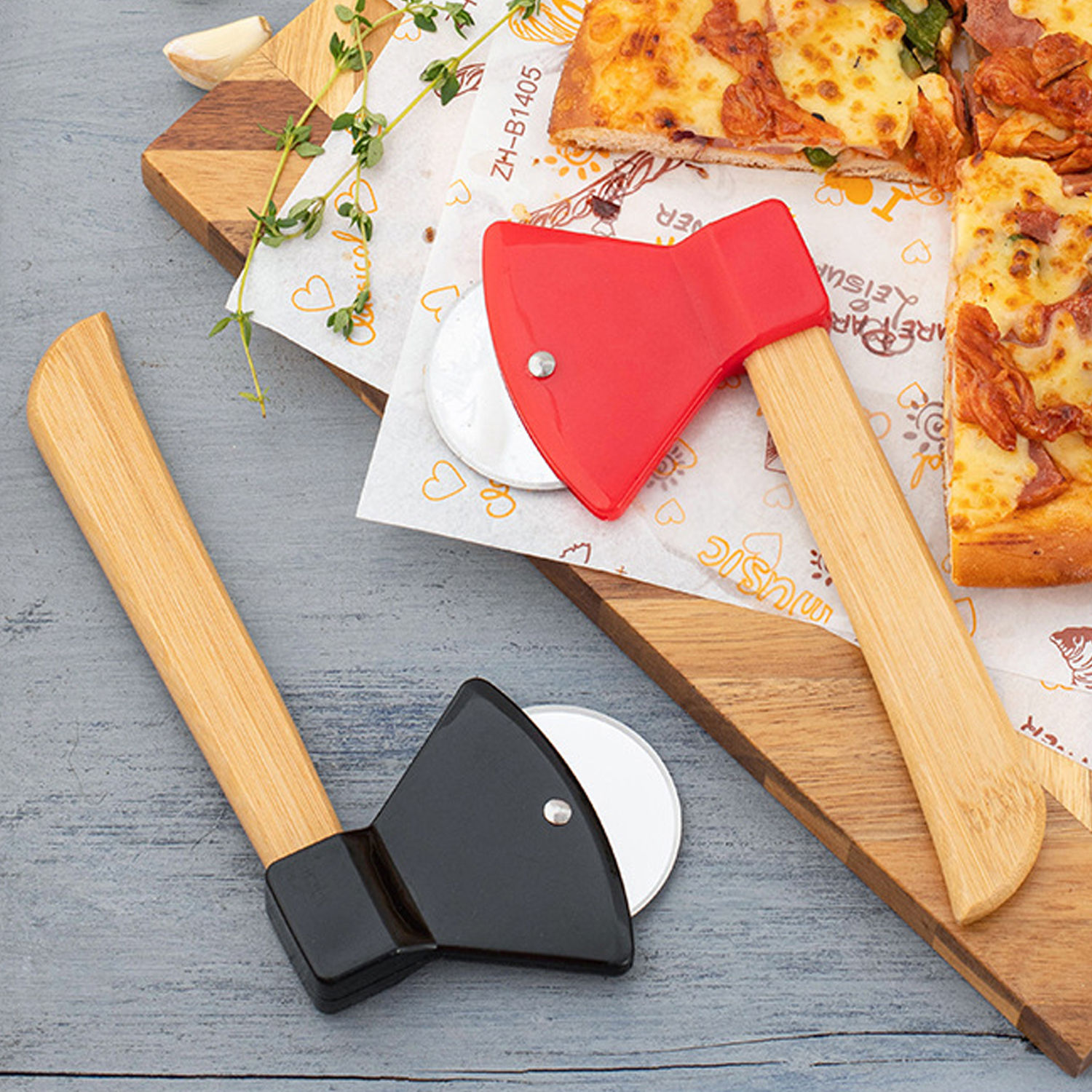 Axe Shaped Pizza Cutter Wheel Stainless Steel Pizza Knife With Bamboo Handle Coo