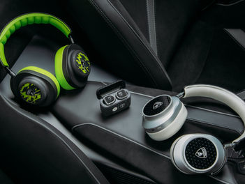 Automobili Lamborghini y Master & Dynamic presentan su tercera colección