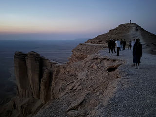 Arabia Saudita en estado puro: un atardecer inolvidable en el Edge of the World