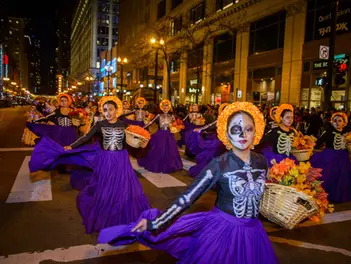 Chicago celebra el 10º desfile anual de Halloween, Arts in the Dark