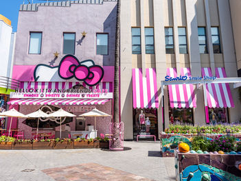 Universal CityWalk Hollywood le da la bienvenida a Hello Kitty and Friends Cafe y Sanrio Smile Shop,