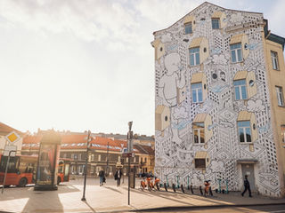 Vilnius, el lienzo inesperado de Europa: cuando el arte urbano redefine el viaje