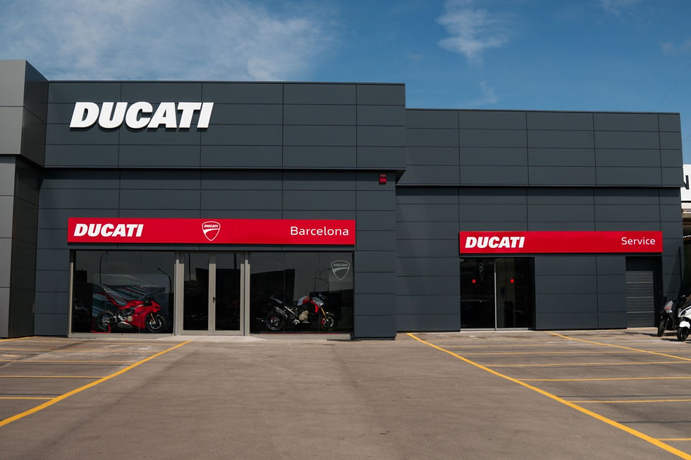 Ducati Barcelona estrena su nuevo centro en Sant Quirze con la presencia sorpresa de Marc Márquez