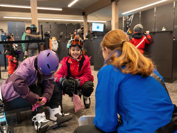 Esquí con estilo en Aspen Snowmass: cómo alquilar el mejor equipo para disfrutar la montaña