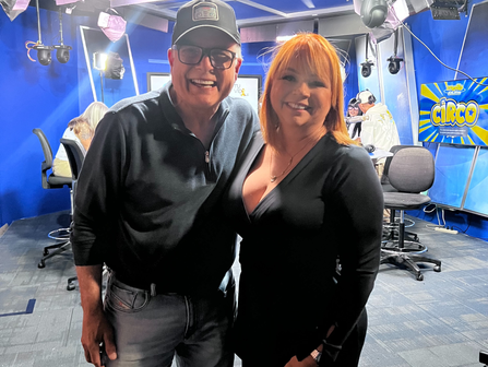Gracias a Sonya Cortés y Funky Joe por su calurosa bienvenida al Circo, en la Mega..