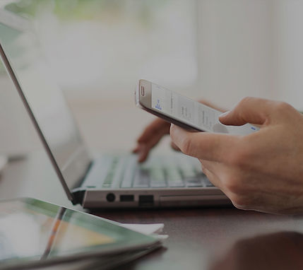Uso del teléfono y la computadora portátil