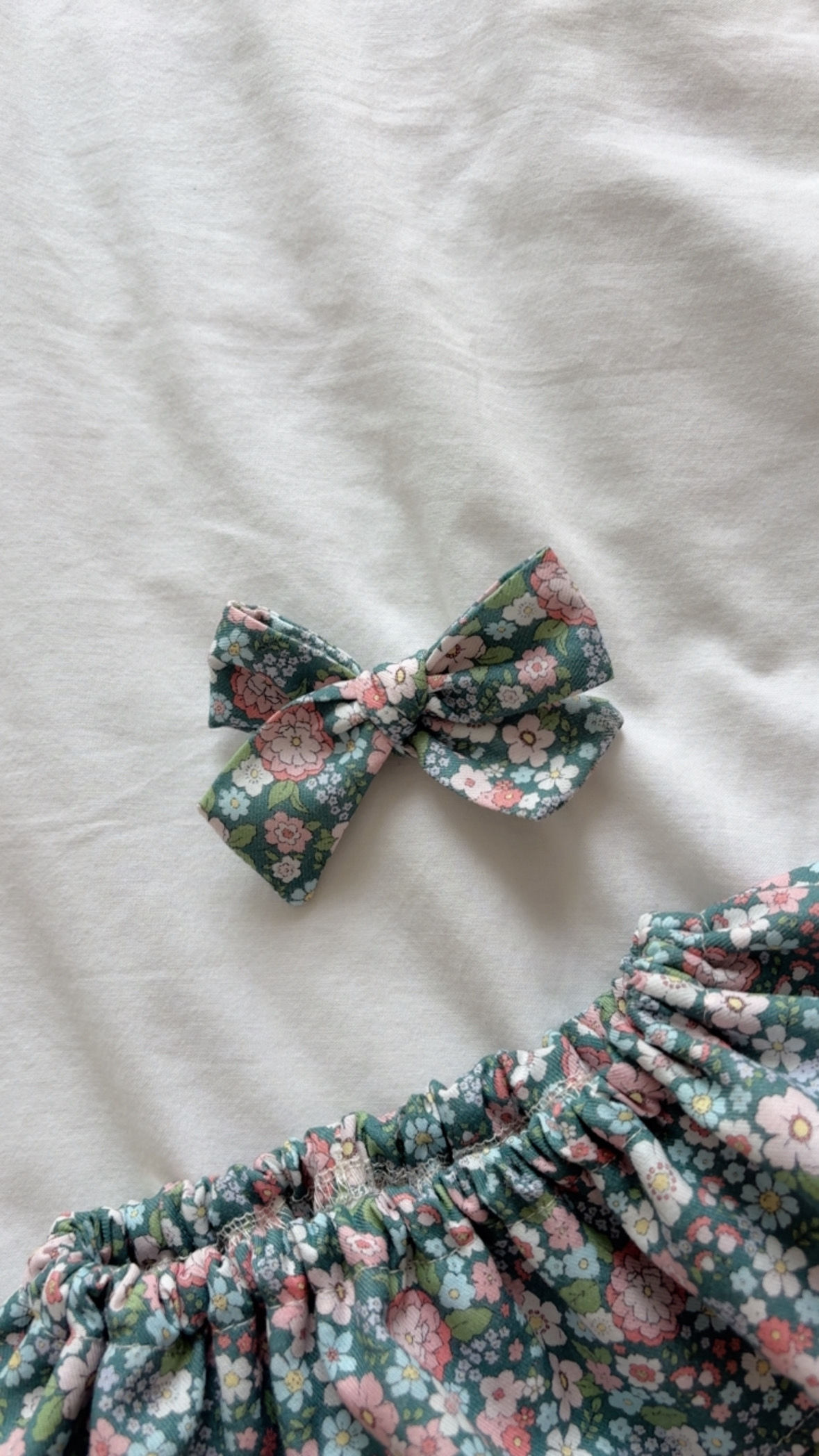 Barrette bébé/fille noeud «Joy »