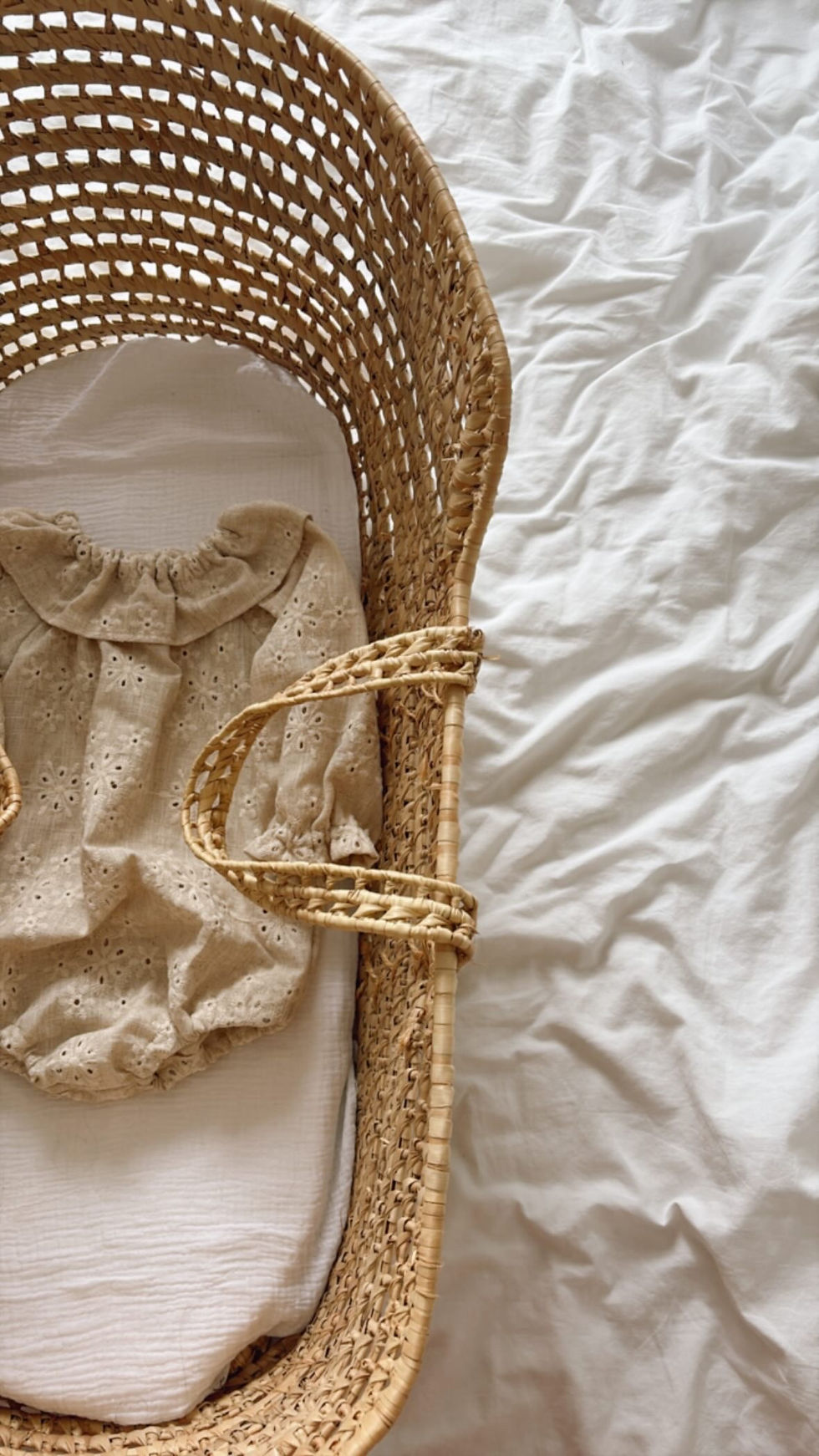 Thumbnail: Barboteuse bébé/fille manches longues coton brodé "Aria"
