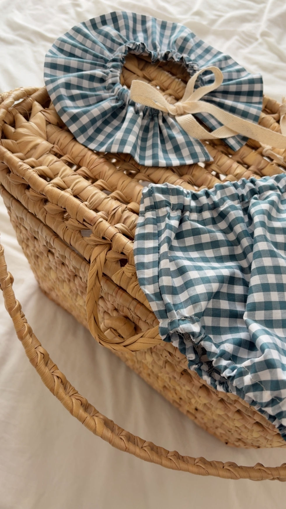 Thumbnail: Col volanté  « Archie »