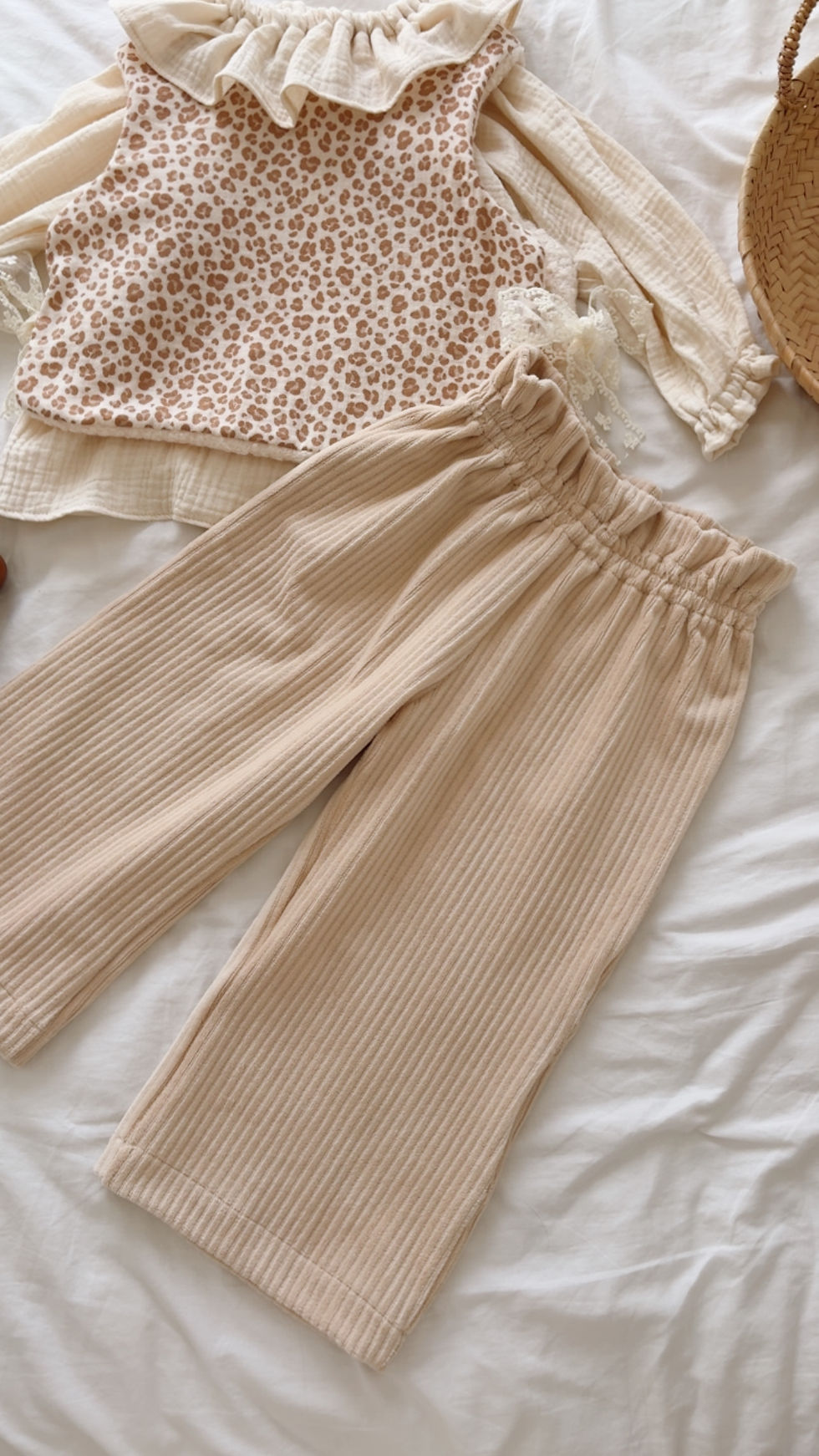 Thumbnail: Pantalon large bébé/enfant velours côtelé  «Beige clair»