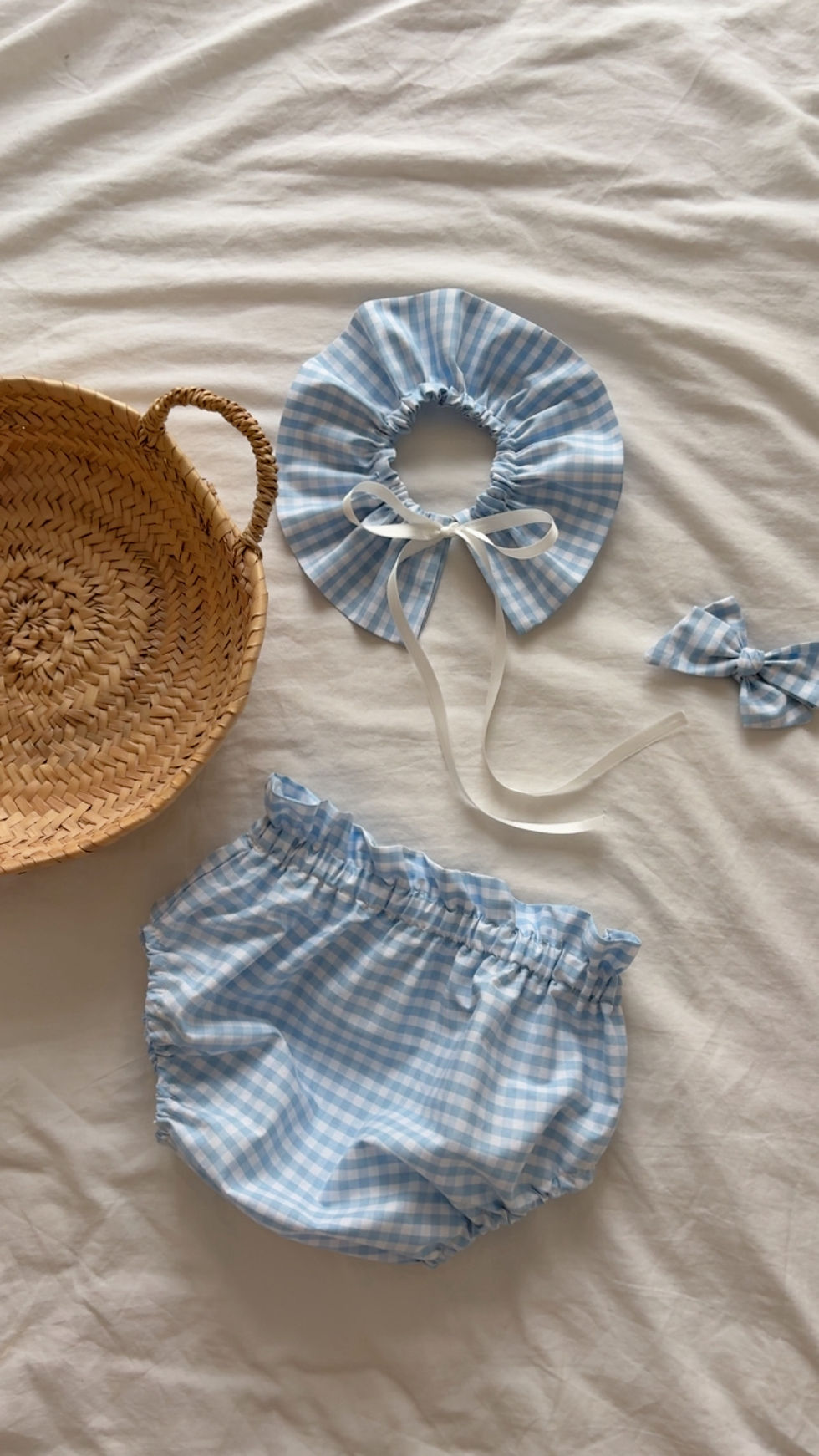 Thumbnail: Col volanté  « Louis»