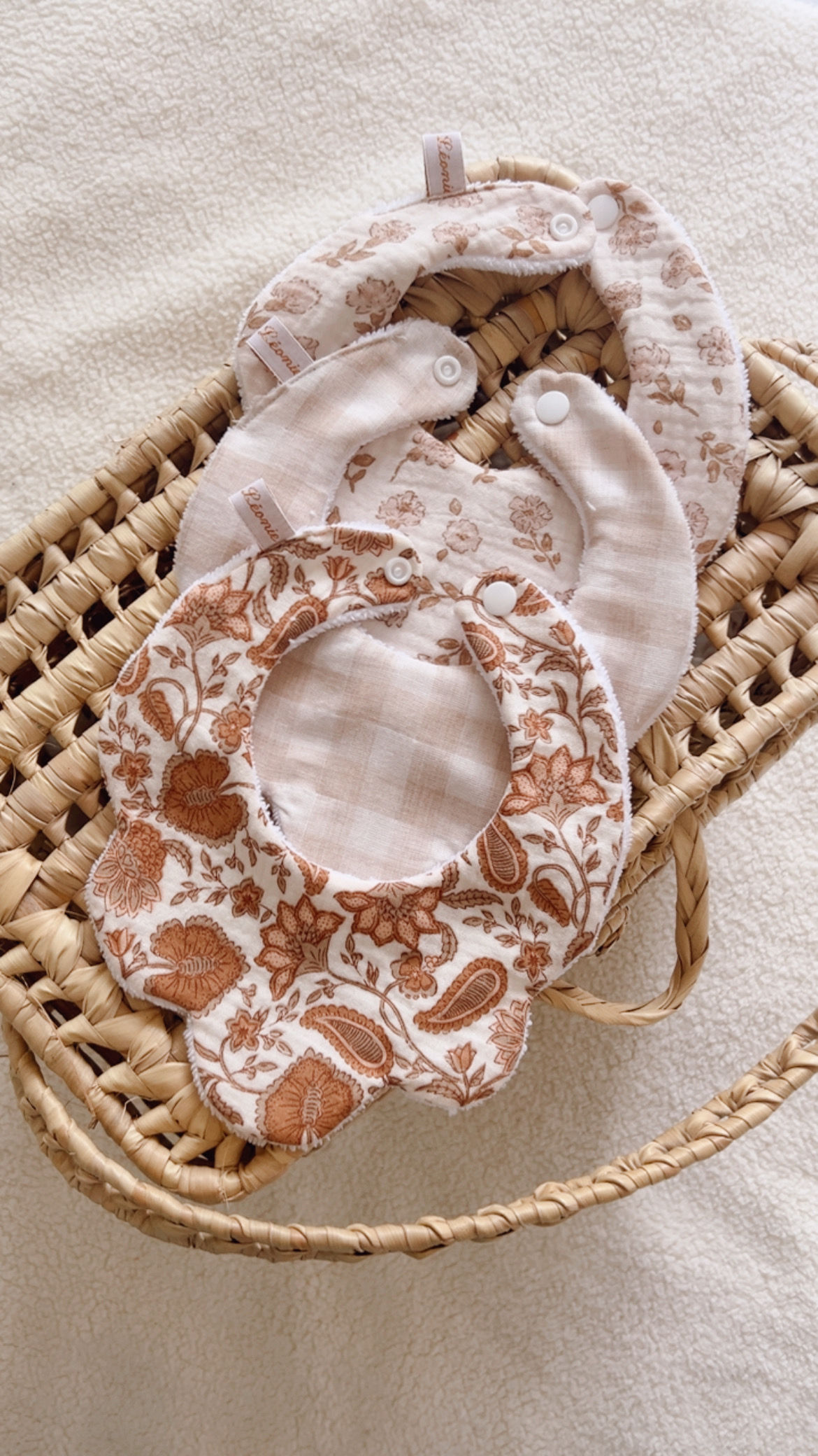 Bavoir festonné (Tissus au choix)