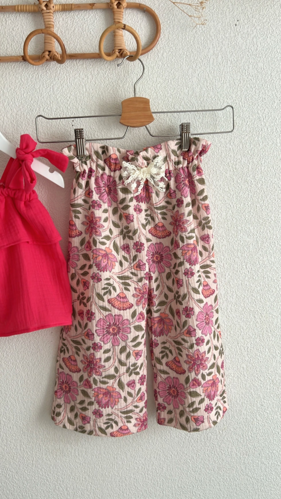 Thumbnail: Pantalon large bébé/enfant  double gaze de coton «Florentina»