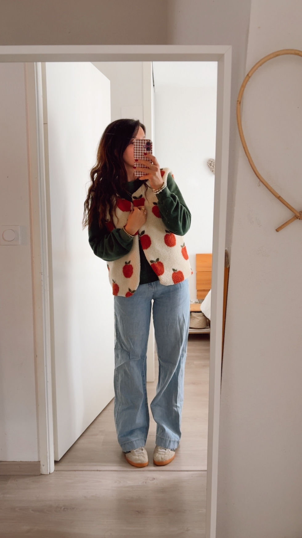 Thumbnail: Gilet femme moumoute"Pommes"