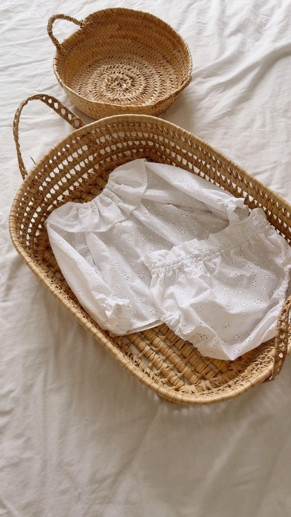 Thumbnail: Blouse manches longues broderie anglaise « Cleophee »