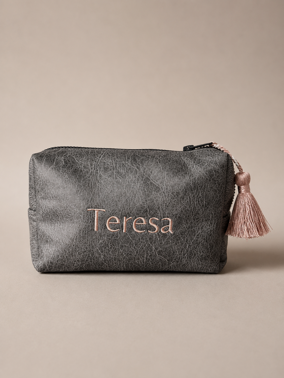 Cosmetiquera con bordado