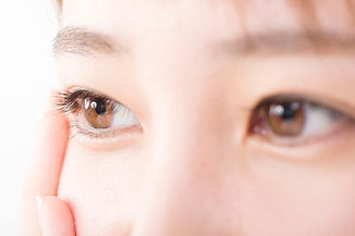 女性の目のアップ