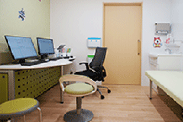おかもとキッズクリニック・第一診察室