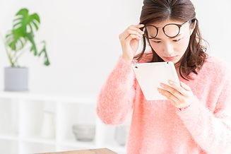 眼鏡が見えにくい女性