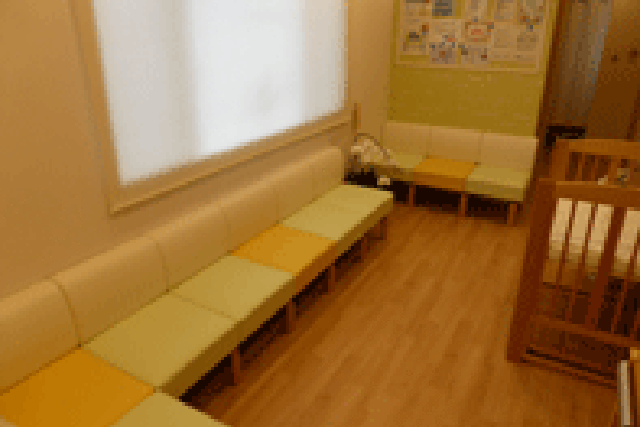 おかもとキッズクリニック・待合室