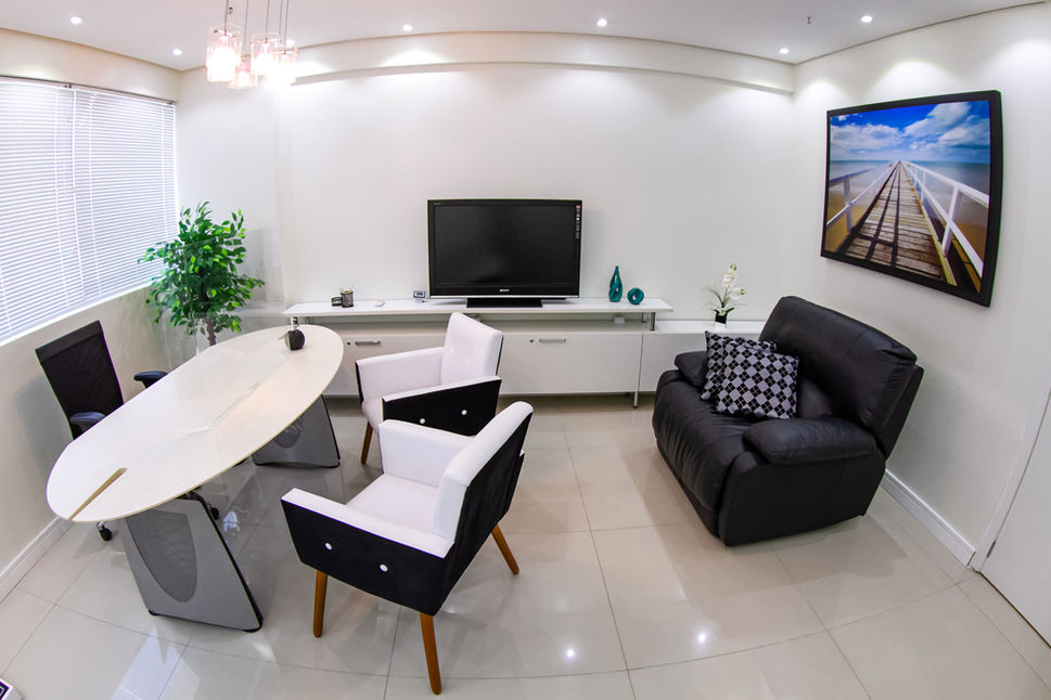 Espaço pronto para atendimento a pacientes em consultório médico de alto padrão em porto alegre para reservar por período de hora ou turno.