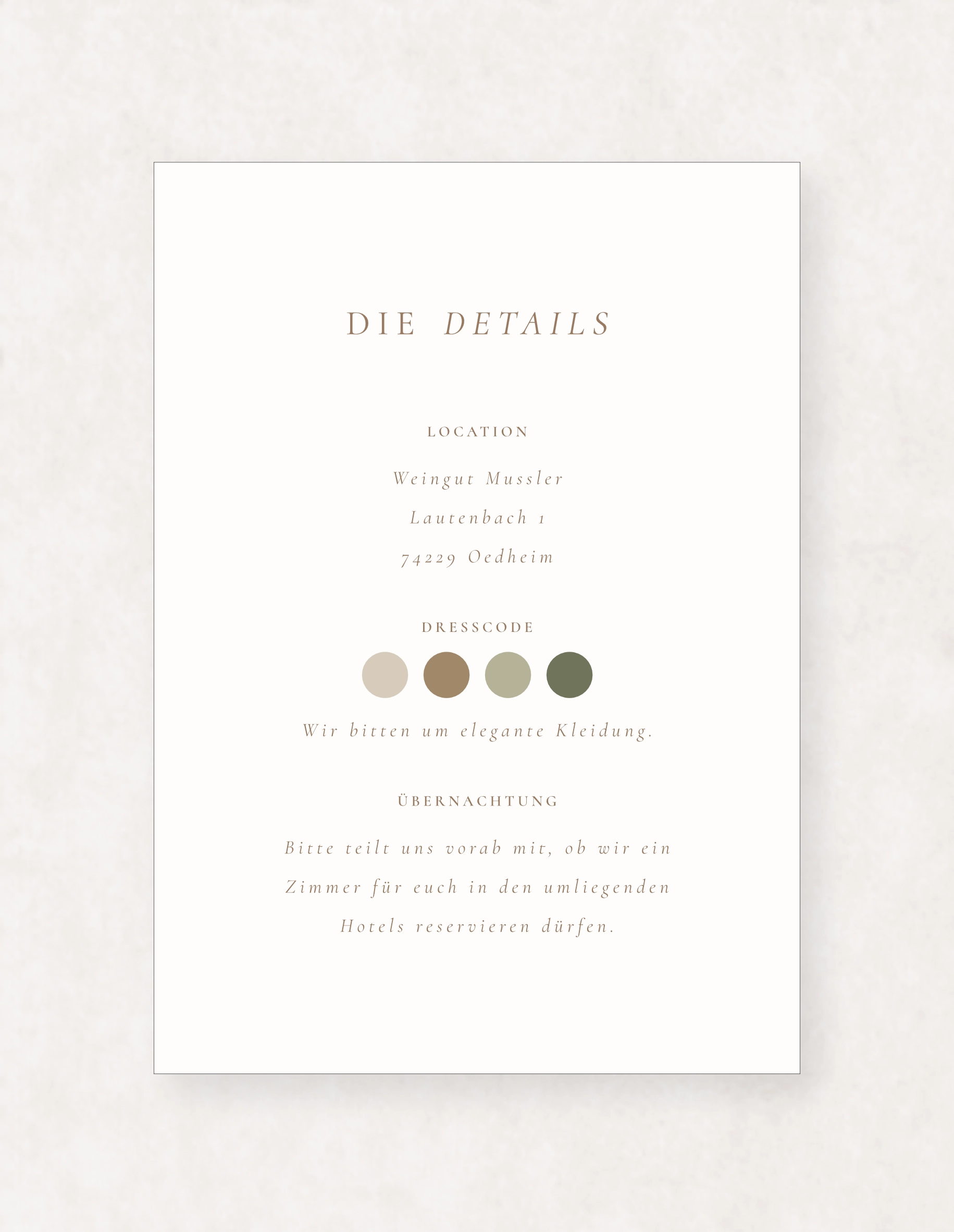 Zeitlose Detailkarte zur Hochzeit mit Informationen zur Location, Dresscode-Farbpalette und Übernachtung. Modernes, minimalistisches Design mit sanften Naturtönen – perfekt für elegante Hochzeiten im Weingut oder in mediterranem Ambiente mit stilvoller Papeterie.