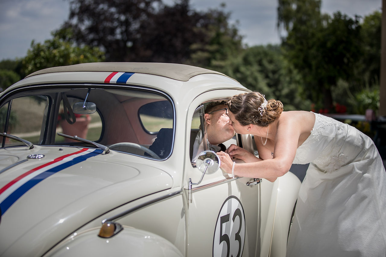 Hochzeitsfoto mit VW Käfer