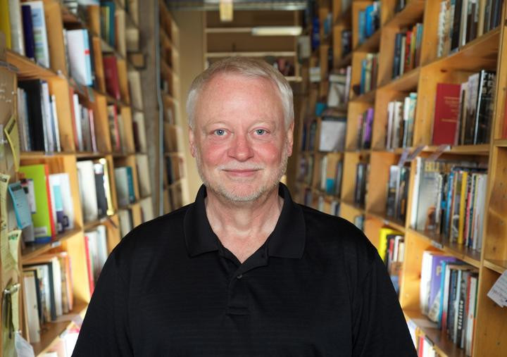 Jeff in the Powell bookstore