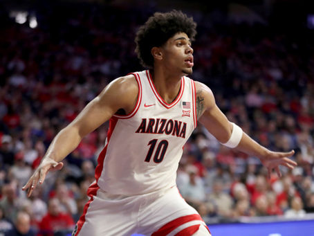 Koa Peat for the Arizona Wildcats during a college basketball game.