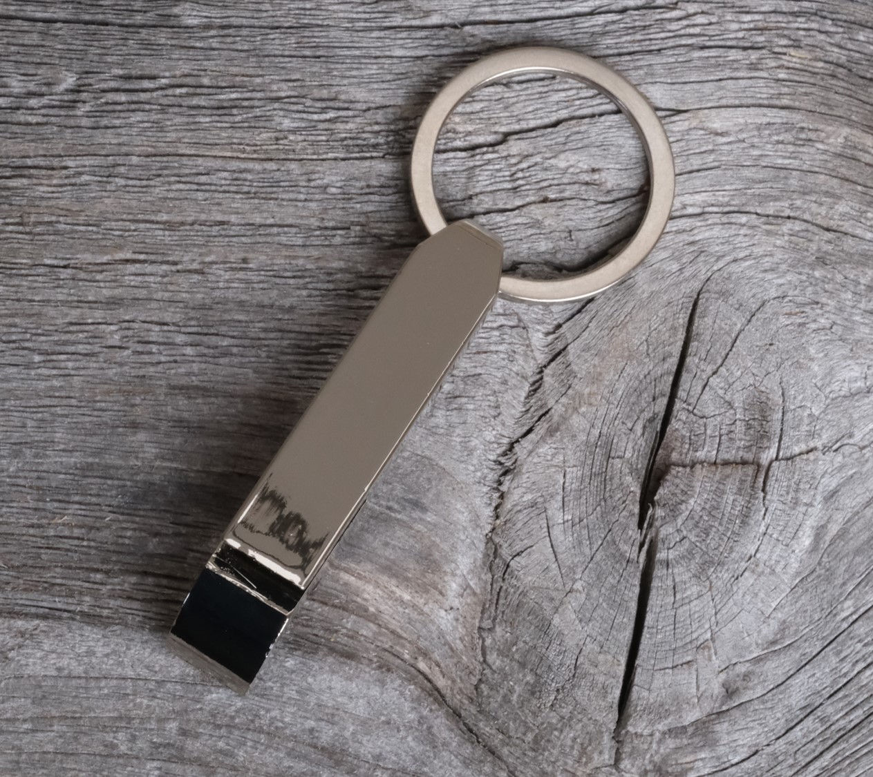 Nøkkelknippe/ Flaskeåpner med gravering