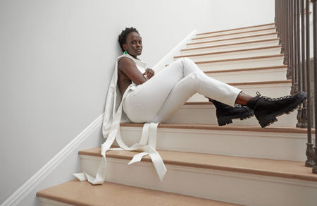 220421_OM_SPANX_STAIRWELL_MODEL_01_LOOK_01_0144 V2.jpg