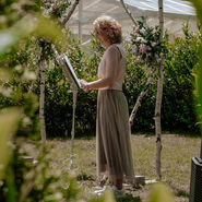 Als freie Rednerin steht Alexandra Haberkamm für freie Trauungen, Trauerfeiern, freie Taufen und Kinderwillkommensfeste in Braunschweig, Hildesheim oder Sylt zur Verfügung.