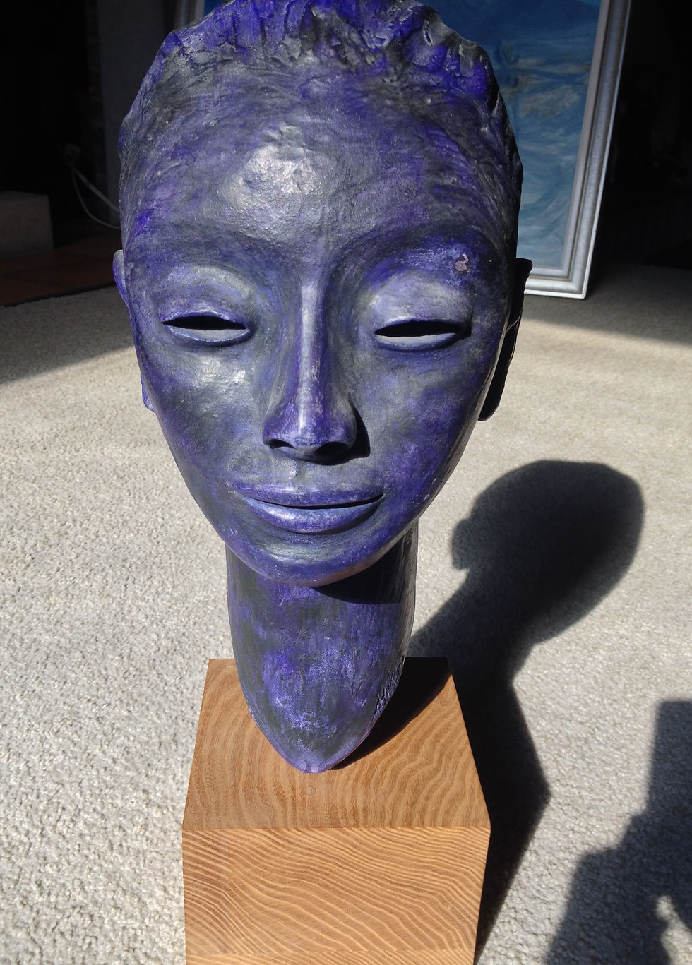 Visage en platre bleu