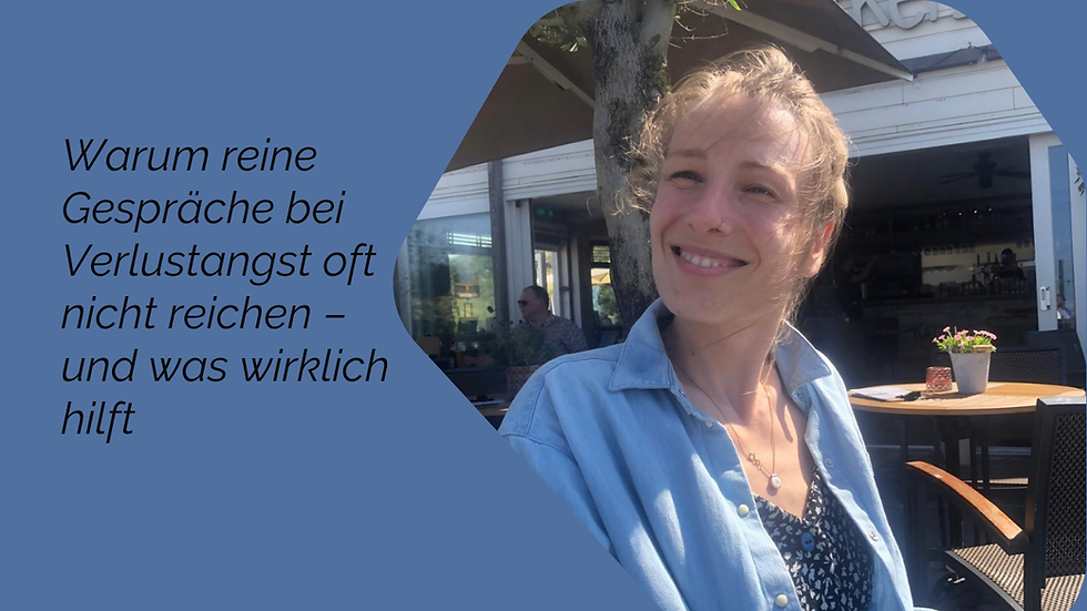 Frau verbindet Körperwahrnehmung und Emotionen für mehr innere Sicherheit