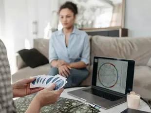 Tarot Card Reading Online: Pros and Cons