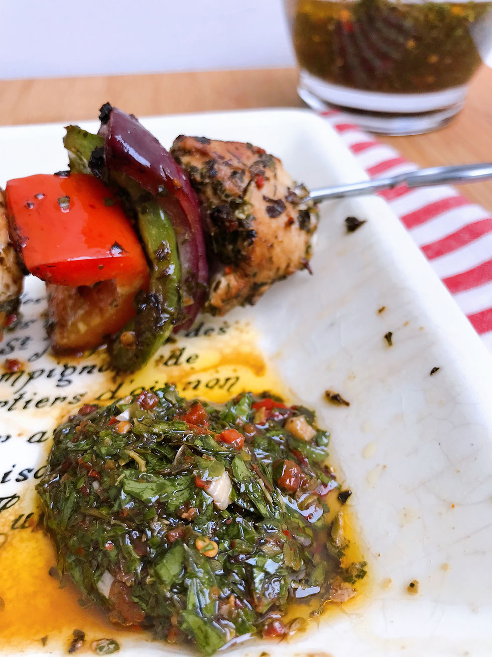 Brochettes de poulet marinées à la sauce Chimichurri