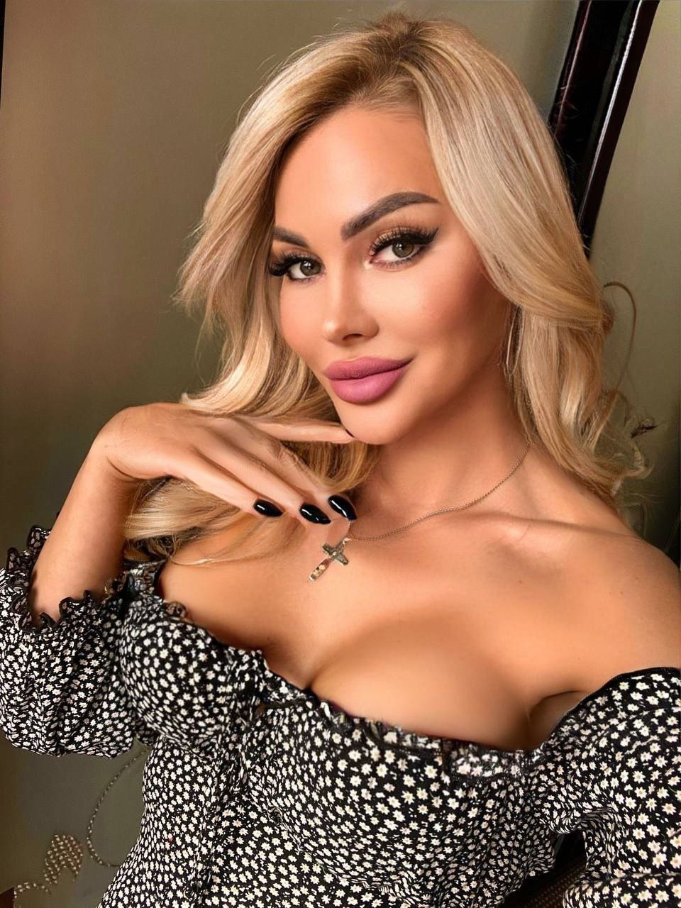 Julia, Profile 14283327